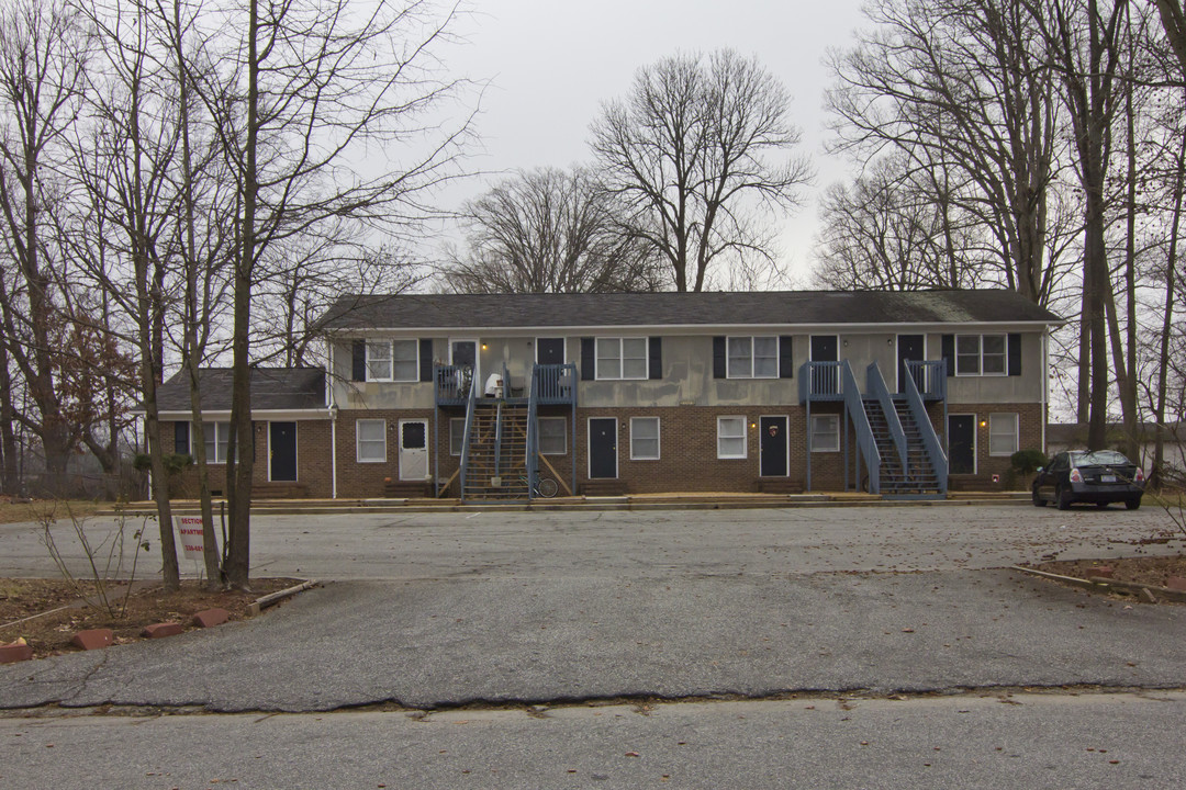 Woodcrest Apartments in Greensboro, NC - Building Photo