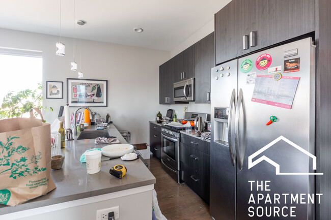 2348 N Lister Ave in Chicago, IL - Building Photo - Building Photo