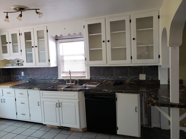 1748 W Grand Ave in Beloit, WI - Building Photo - Building Photo