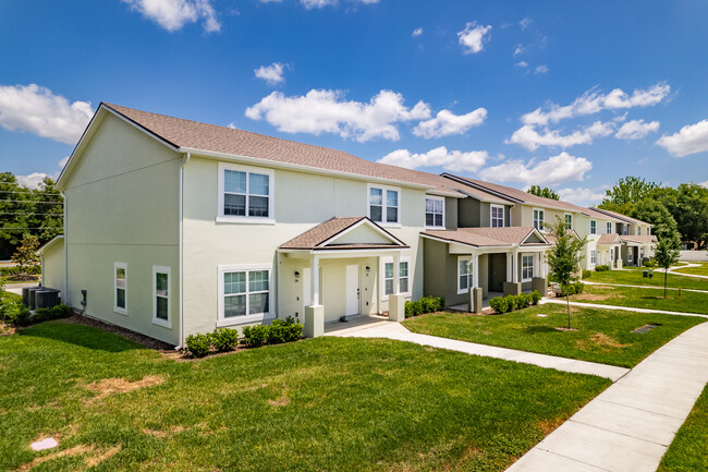 Eleven Oaks in Eustis, FL - Foto de edificio - Building Photo