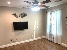 3807 Edison St in Houston, TX - Building Photo