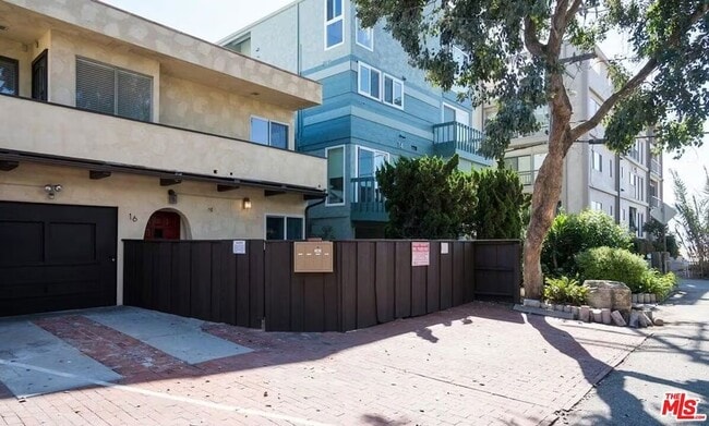 16 Reef St in Marina Del Rey, CA - Building Photo - Building Photo