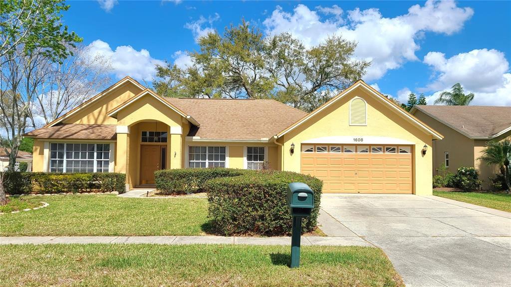 1608 Sand Hollow Ln in Valrico, FL - Foto de edificio