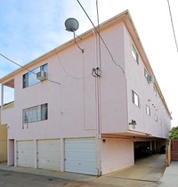 817 12th St in Santa Monica, CA - Building Photo - Building Photo