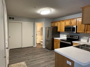 10802 Lexington Dr in Eden Prairie, MN - Building Photo - Building Photo