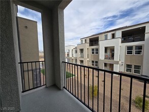 5736 CRENELLATED St in Las Vegas, NV - Building Photo - Building Photo