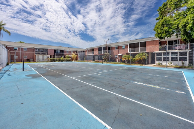 8345 13th St N in St. Petersburg, FL - Building Photo - Building Photo