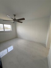 9915 W Okeechobee Rd, Unit 2-201 in Hialeah, FL - Foto de edificio - Building Photo