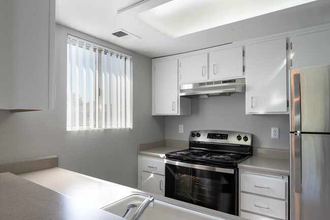 Riverbank Apartments in Stockton, CA - Building Photo - Interior Photo