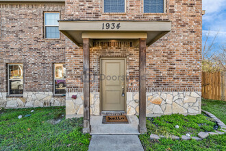 1934 Timber Oaks Dr in Garland, TX - Building Photo - Building Photo