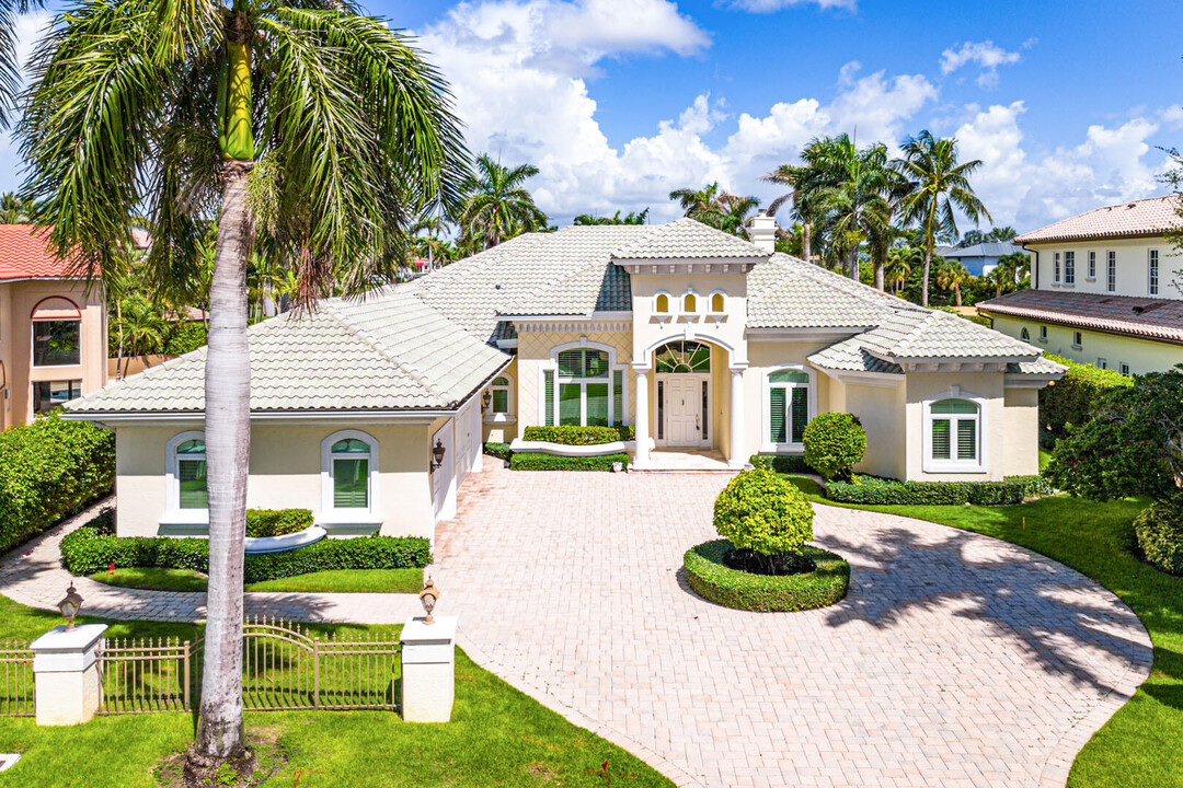 257 Royal Palm Way in Boca Raton, FL - Foto de edificio