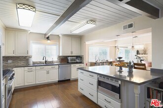 2260 Los Amigos St in La Cañada Flintridge, CA - Building Photo - Building Photo