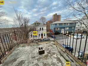 16 Copenger St, Unit 2 in Roxbury Crossing, MA - Foto de edificio - Building Photo