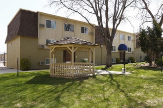 Courtyard Apartments in Broomfield, CO - Foto de edificio - Building Photo
