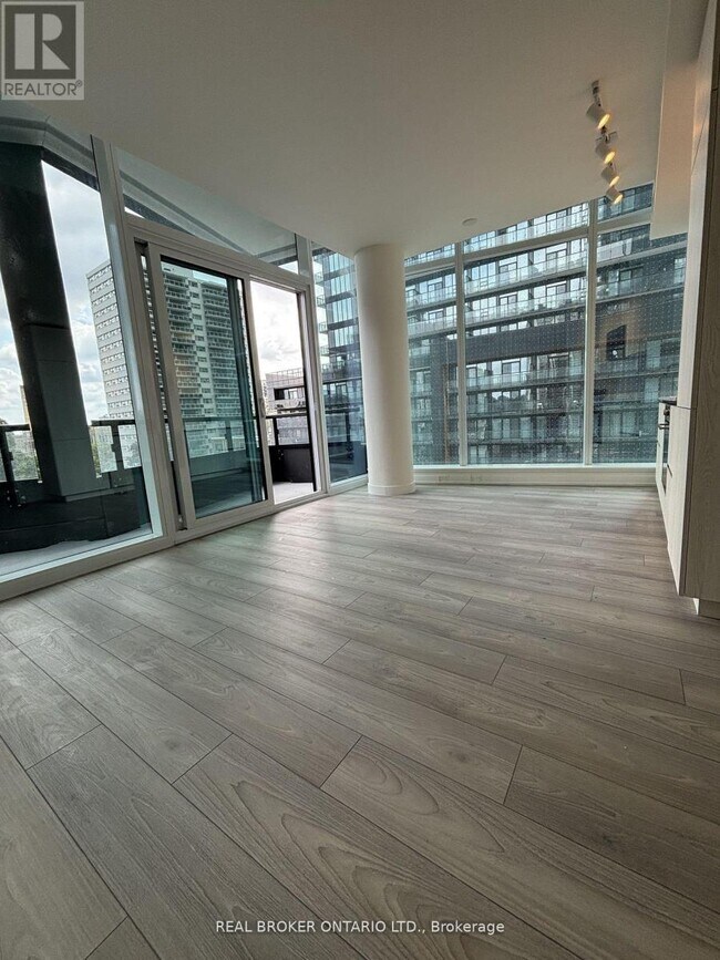 110 Broadway Ave in Toronto, ON - Building Photo - Building Photo