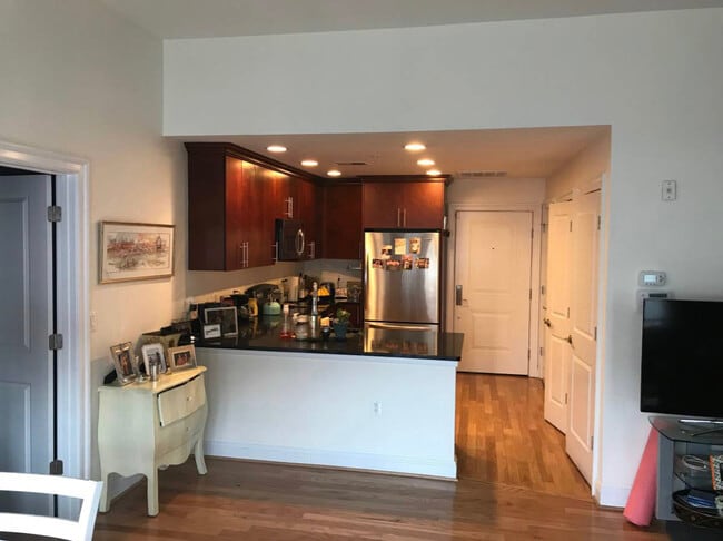 1407 W St NW, Unit 301 in Washington, DC - Building Photo - Building Photo