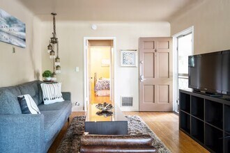 4965 Ellenwood Dr in Los Angeles, CA - Building Photo - Building Photo