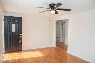 20 Beckwith Dr in Plainville, CT - Building Photo - Building Photo