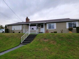 401 S 68th St in Tacoma, WA - Building Photo
