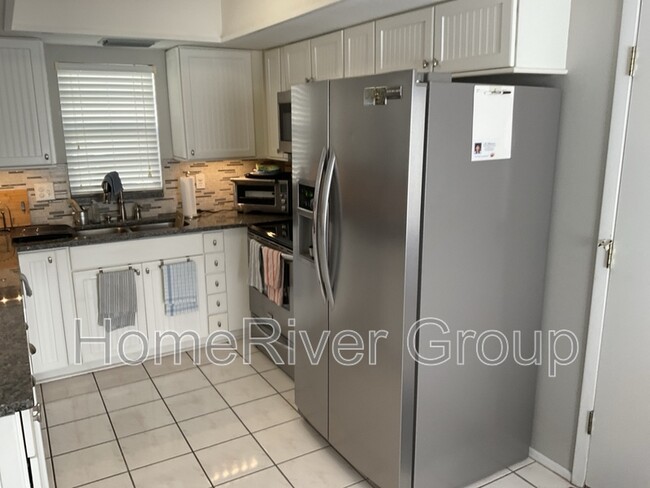 5508 Salem Square Dr S in Palm Harbor, FL - Building Photo - Building Photo