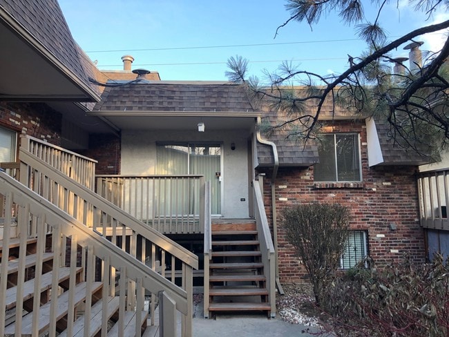 1525 S Holly St in Denver, CO - Building Photo - Building Photo