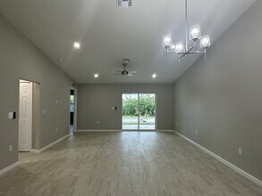 11144 Pendleton Ave in Englewood, FL - Building Photo - Building Photo