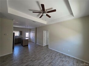 5005 N Hiawatha Dr in Pharr, TX - Building Photo - Building Photo