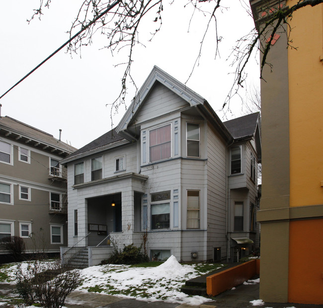 2124 NW Flanders St in Portland, OR - Foto de edificio - Building Photo