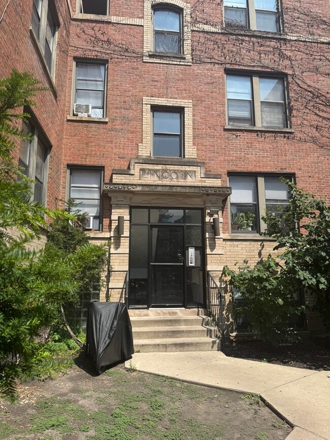 7013 N Paulina St in Chicago, IL - Building Photo - Building Photo