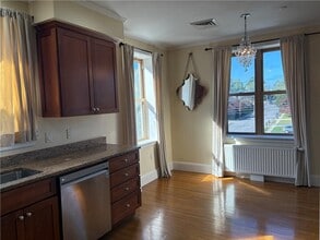1180 Narragansett Blvd in Cranston, RI - Building Photo - Building Photo
