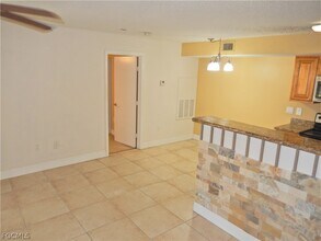 12560 Equestrian Cir in Ft. Myers, FL - Building Photo - Building Photo