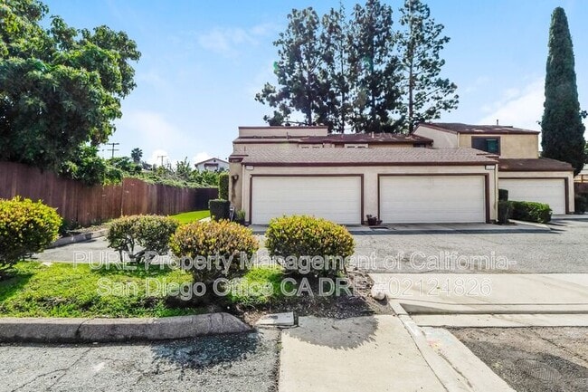 6797 Lambert Way in San Diego, CA - Building Photo - Building Photo