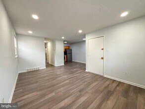 7028 Valley Ave in Philadelphia, PA - Building Photo - Building Photo