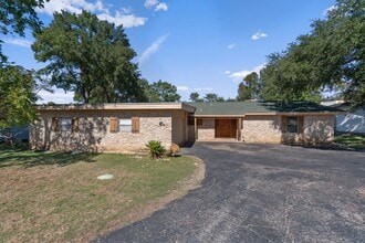 103 Comet in Lakeway, TX - Building Photo - Building Photo