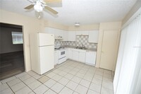 3746 Sherertz Rd in Lakeland, FL - Foto de edificio - Building Photo