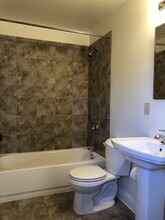 2213 S Robinson Ave, Unit LOWER in Milwaukee, WI - Building Photo - Building Photo