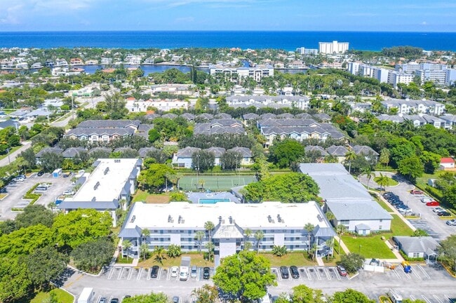 230 SE 10th St in Delray Beach, FL - Building Photo - Building Photo