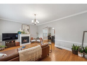 813 Kenwood Pkwy in Minneapolis, MN - Building Photo - Building Photo