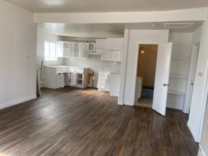 1616 E 87th St in Los Angeles, CA - Building Photo - Building Photo