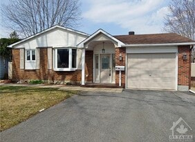 153 Rothesay Dr in Ottawa, ON - Building Photo