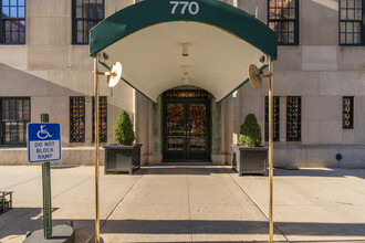 770 Park Avenue in New York, NY - Foto de edificio - Building Photo