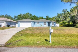 2821 Embassy Rd in North Port, FL - Building Photo