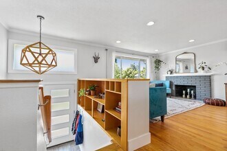 9032 34th Ave SW in Seattle, WA - Building Photo - Building Photo