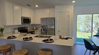 6821 Lake Mist Ln in Jacksonville, FL - Building Photo - Building Photo