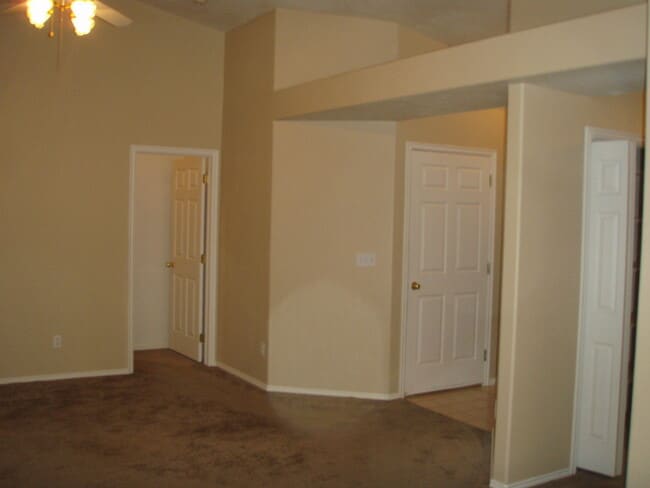 210 N Mall Dr in Saint George, UT - Building Photo - Building Photo
