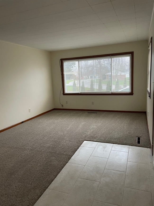 156 S Chester St, Unit 156 S. Chester St. in West Jefferson, OH - Building Photo - Building Photo