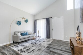 599 Shady Stream Dr in Houston, TX - Building Photo - Building Photo