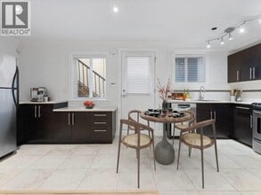 4352 Carolyn Dr in North Vancouver, BC - Building Photo - Building Photo