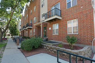 Four Seasons in Madison, WI - Foto de edificio - Building Photo