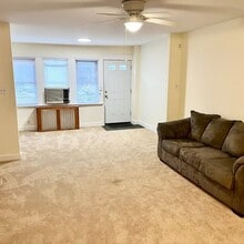 135 N Carol Blvd in Upper Darby, PA - Foto de edificio - Building Photo